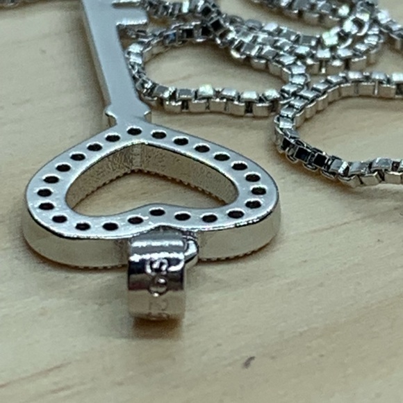 🌟 Sterling Silver 925 CZ Heart Key - Picture 6 of 8